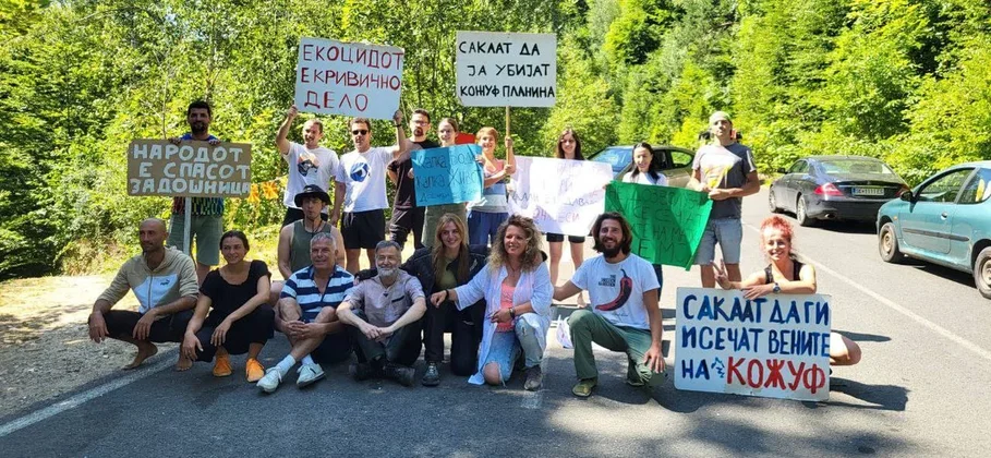ФОТО: Расте граѓанскиот отпор против изградба на хидроцентрали на Дошница, блокиран патот и од страната на Кавадарци